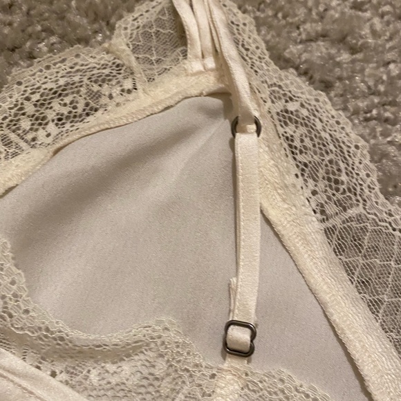 Abercrombie & Fitch Cream Satin Cami - Picture 3 of 4